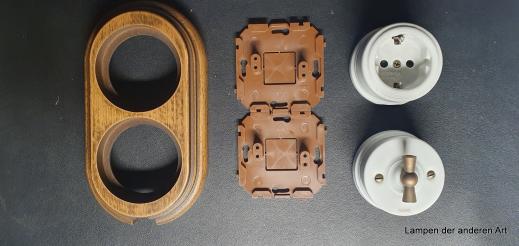 Garby Colonial 2fach Kombination, Aus-Wechsel-Porzellandrehschalter weiß,  Knebel Messing patiniert, Steckdoseneinsatz Porzellan weiß